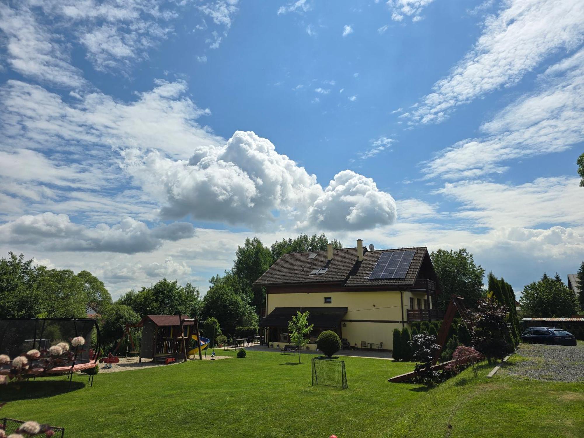 Villa Gold Nova Lesna Bagian luar foto