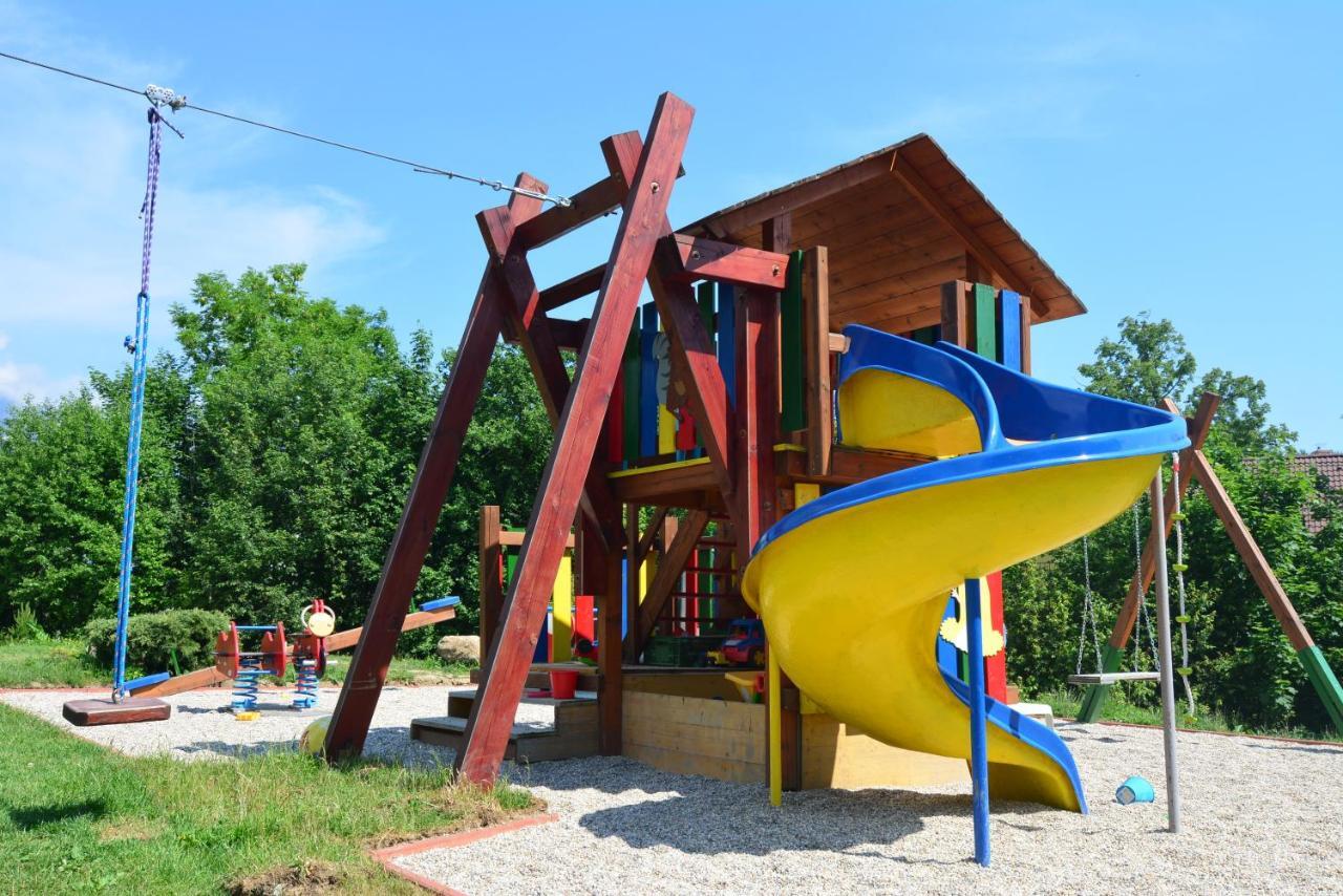 Villa Gold Nova Lesna Bagian luar foto